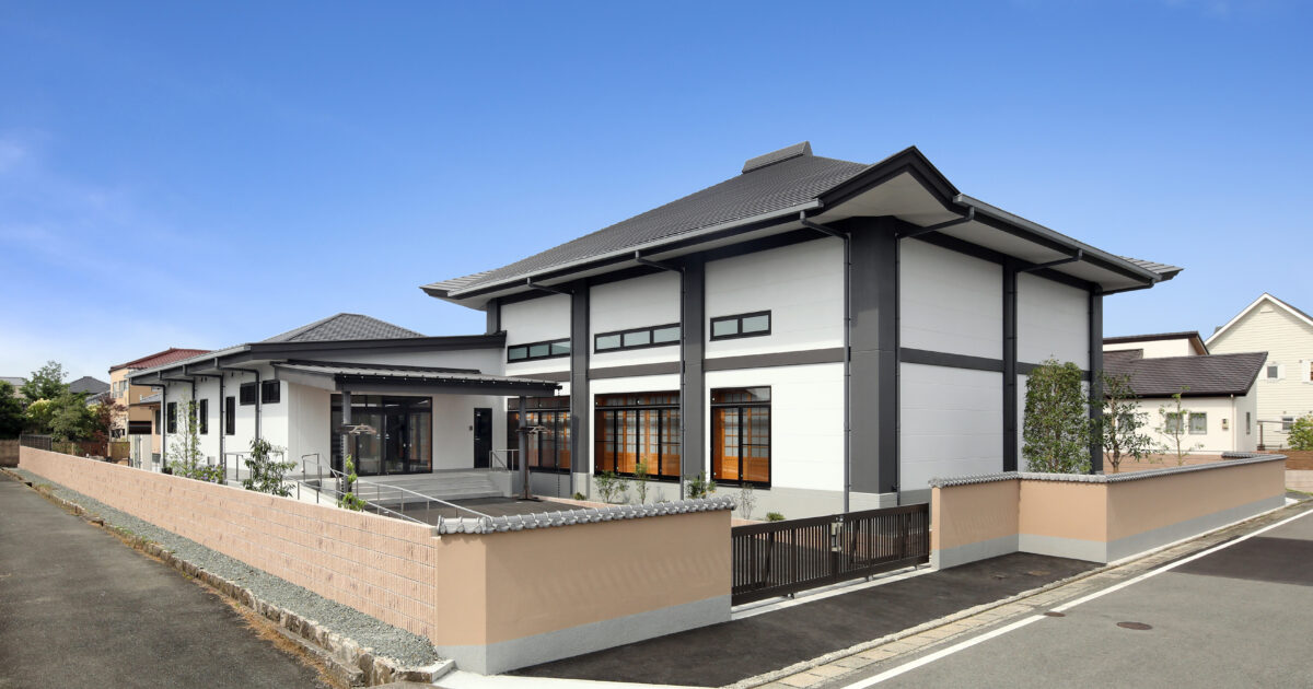 バリアフリー化で誰もが気軽に集る寺院に再建 | 建築実例 | 新規